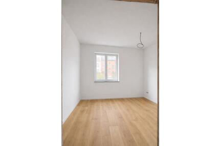 Erstbezug nach Kernsanierung 2 Zimmer + große Küche + Duschbad + Keller - Frankfurt am Main Unterliederbach