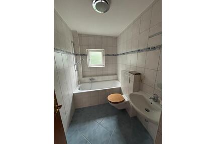4 Zimmer Wohnung 1 og - 1.050,00&nbsp;EUR Kaltmiete, ca.&nbsp; 100,00&nbsp;m&sup2; in Einbeck (PLZ: 37574)