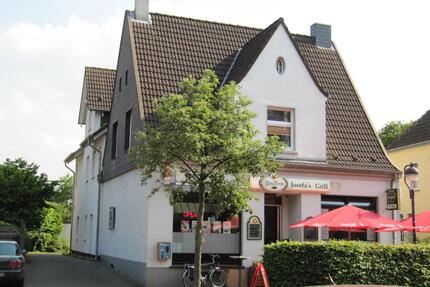 Gepflegte 2,5-Zimmer Dachgeschosswohnung in Voerde (Niederrhein)