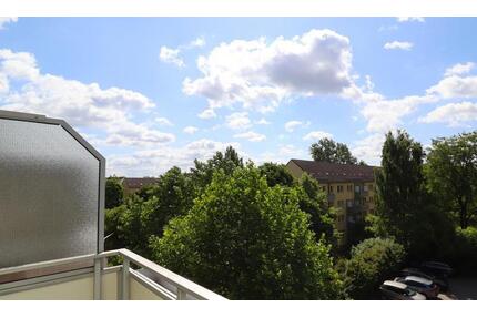Hey, grüner wird´s nicht! Sonnige 2 Zimmer mit BALKON - Chemnitz Altendorf