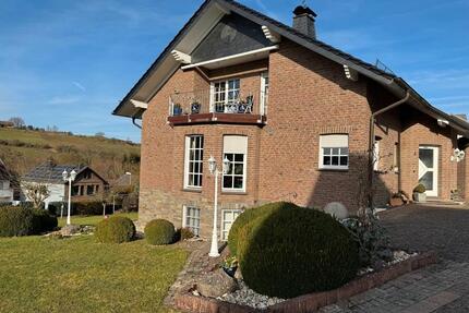 Helle und großzügige 3-Zimmer Dachgeschosswohnung mit Balkon - Bad Münstereifel