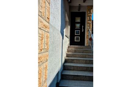 Möbliertes WG-Zimmer für eine Frau in Frankfurt Bonames - Frankfurt am Main