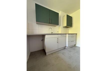 Kernsanierte 2 Zimmer Wohnung mit 2 Balkone und hochwertige Küche - Duisburg Mittelmeiderich