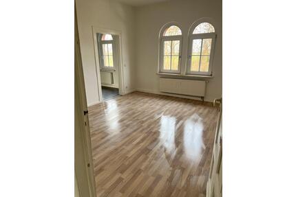 Große 4-Zimmer Wohnung im 1.OG mit Eckbadewanne zu vermieten, direkt vom Eigentümer. - Eilenburg