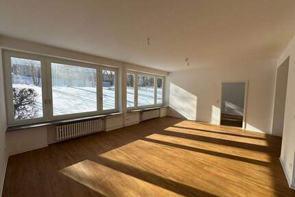 INDIVIDUELL IM ERDGESCHOSS * Helles Wohnzimmer mit offener Küche, Vorratskammer und Essecke * Duschbad + WC separat * Terrasse - Clausthal-Zellerfeld