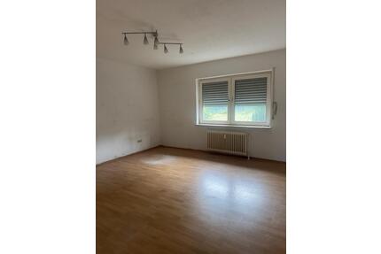 (WBS benötigt) 3-Zimmer DG Wohnung in Lage zu Vermieten