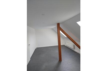 Schöne Dachgeschoss-Wohnung 70qm 2,5 Zimmer nähe Schlosspark - Gelsenkirchen Gelsenkirchen-West