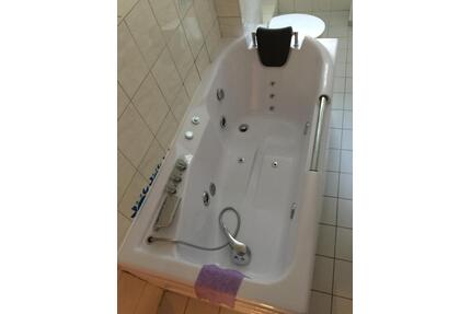 4-Zimmer Wohnung EG Parkplatz - 700,00&nbsp;EUR Kaltmiete, ca.&nbsp; 118,00&nbsp;m&sup2; in Glashütte (PLZ: 01768)
