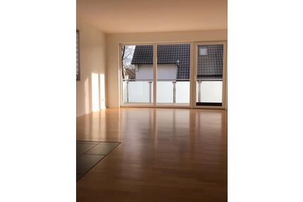 Helle, teilmöblierte 3-Zimmer Wohnung mit Balkon in Gütersloh