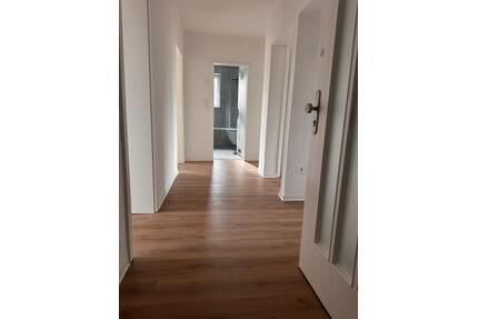 Frisch renovierte und sanierte 3 ZKB Balkon Wohnung - Kassel Kirchditmold