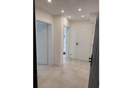 Neu Sanierte 2-Zimmer Wohnung mit Terasse - Augsburg Bärenkeller