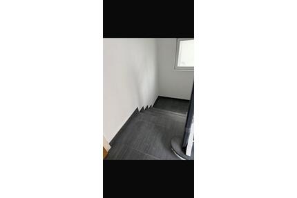 Frisch renoviert 2 Zimmer Wohnung - Solingen