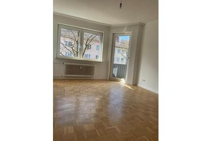 2 ZW, Kernsaniert, mit Balkon u extra Dachzimmer 65qm - Frankfurt am Main Eschersheim