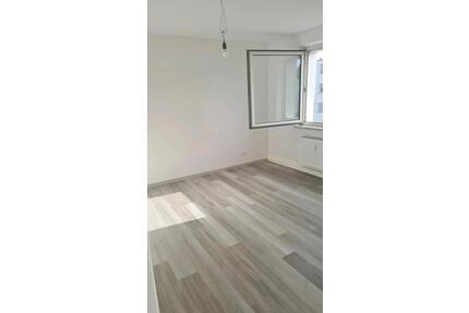 Schöne 2-Zimmer Wohnung mit Küche & Parkplatz – ab 01.05 - Ludwigshafen am Rhein Parkinsel