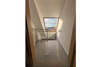 Attraktive 2 Zimmer Dachgeschoss Wohnung in Raunheim zu vermieten