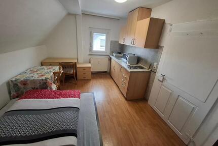 1 Zimmer möbliert, 1 Bad mit Wanne u. Waschmaschine - Wernberg-Köblitz