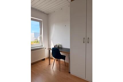 1 Zimmer in 3 Zimmer WG - 335,00&nbsp;EUR Kaltmiete, ca.&nbsp; 16,00&nbsp;m&sup2; in Würselen (PLZ: 52146)