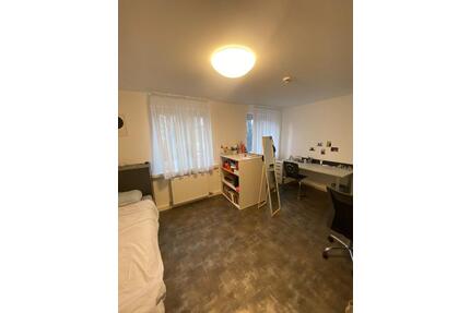 Studenten WG Zimmer zur Untermiete (8er Mädchen WG) - Stuttgart Bad Cannstatt