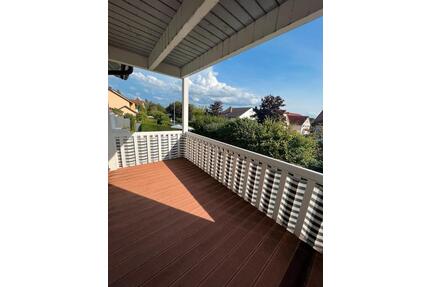 Helle 4-Zimmer Wohnung mit Balkon, Einbauküche und Garage - Gochsheim