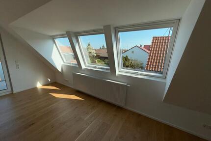 Helle 3-Zimmer DG Maisonette Wohnung in Wolfschlugen 72649
