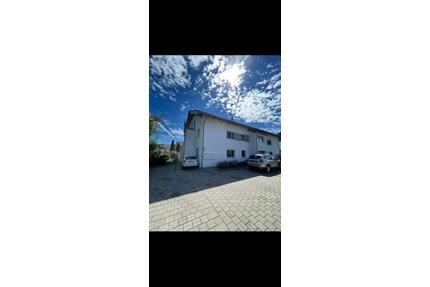 3-Zimmer Dachgeschoss Wohnung - 1.840,00&nbsp;EUR Kaltmiete, ca.&nbsp; 85,00&nbsp;m&sup2; in Bruckmühl (PLZ: 83052)