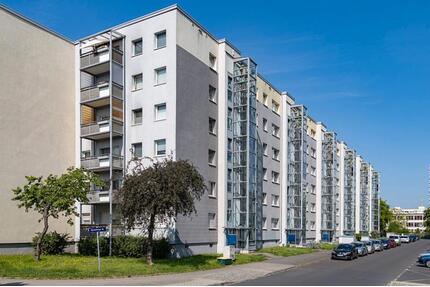 Wir sanieren für Sie: 3-Zimmerwohnung mit Balkon und Aufzug! - Dresden Prohlis