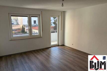 *Südbalkon - 3 Zimmer - renoviert - AR - WC separat - Stellplatz oder Garage möglich* - Nürnberg Steinbühl