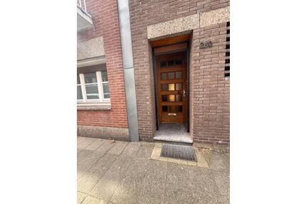 Haus im Haus-Wohnung mit Terrasse und Garage - Krefeld