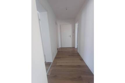 +++ frisch renoviert! +++ 4 Zimmer Wohnung mit 2 Badzimmer +++ - Glauchau
