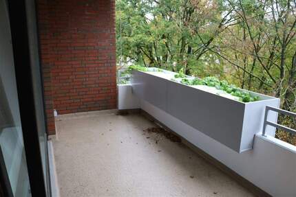 Renovierte, gut aufgeteilte 3 Zimmer Wohnung mit Einbauküche, Balkon und Laminatböden in Delmenhorst.