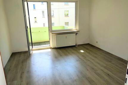 Schöne 4-Zimmer Wohnung mit 2 Bädern und 2 Balkonen - Bremerhaven