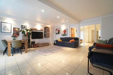 IMMOBILIEN GUMNIOR präsentiert: großzügige 4-Zimmer-Wohnung mit Dachterrasse - ideal auch als WG geeignet - Salzbergen