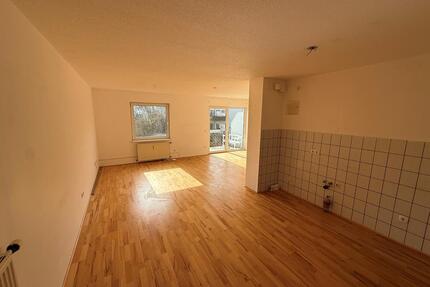 Zentral. Hell. Bezugsfertig mit Einbauküche – 2 Zimmer mit Balkon im Herzen der Stadt - Wolfsburg