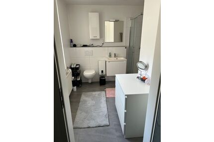 Vollständig renovierte 1-Raum-Wohnung mit Terrasse in Hürth