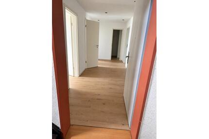 Vermiete 3 Zimmer Dachgeschosswohnung - Bremerhaven Geestemünde