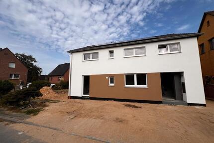 Gifhorn Stadt: Neubau (OG) – 4-Zimmer mit Balkon