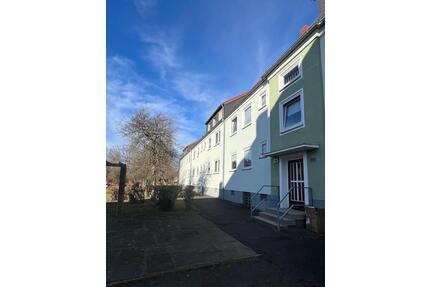 Ahornstraße 19e, Thiede | Charmante Dachgeschosswohnung mit Wohnküche & Renovierungsbonus in Salzgitter-Thiede