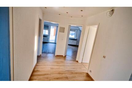 Schicke 3 - Zimmer Wohnung mit Küche und Balkon - Münster (Hessen)