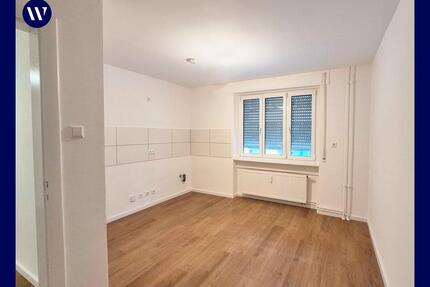 Neuer Boden* Neue Wände* Neues Wohngefühl: renovierte 2 Zimmer + Balkon + Essküche, Tageslichtbad - Singen (Hohentwiel)