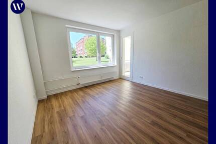 Freude am Wohnen - helle 3 Zimmer mit Balkon + Blick ins Grüne, Parkett, Tageslichtbad, Einbauküche - Kiel Pries