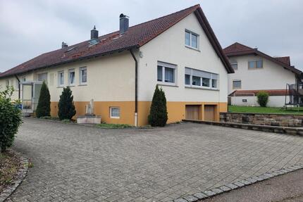 3,5-Zimmer Erdgeschosswohnung mit Garten in Westhausen