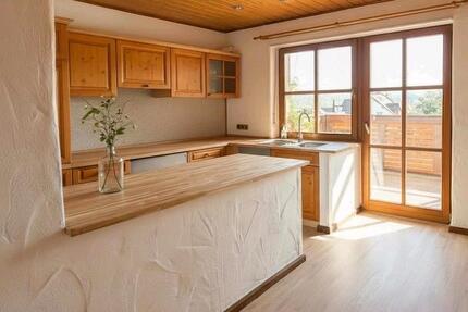 großzügige 150 m² Wohnung , 4,5 Zimmer mit Balkon in Krombach