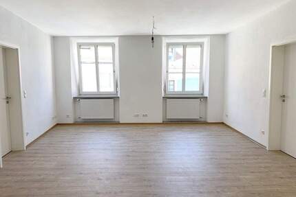 Schöne renovierte 3-Zimmer Altbauwohnung in Straubing (Kernstadt) - Straubung