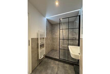 3 Zimmer Wohnung Erstbezug nach Sanierung, 70qm Balkon Stellplatz - Düsseldorf Stadtbezirk 3