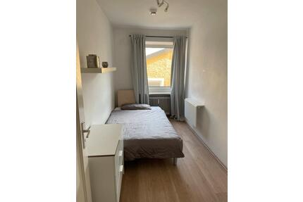 WG-Zimmer für Pendler - 400,00&nbsp;EUR Kaltmiete, ca.&nbsp; 8,00&nbsp;m&sup2; in München (PLZ: 80801) Schwabing-Freimann