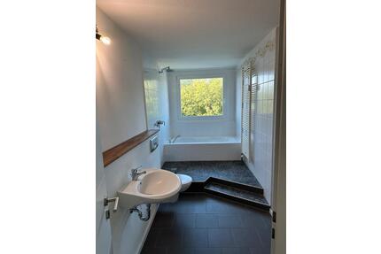 2 Zimmer Wohnung mit Ausblick - 1.286,00&nbsp;EUR Kaltmiete, ca.&nbsp; 84,00&nbsp;m&sup2; in Bergisch Gladbach (PLZ: 51469) Gronau