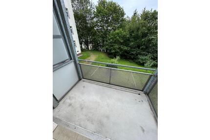Günstige 2-Zimmer mit Laminat, Balkon, AR und Dusche in ruhiger Lage! Einbauküche mgl. - Chemnitz Bernsdorf