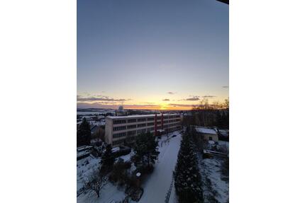 Kompakte 2 Zimmer Dachgeschosswohnung mit Blick ins Erzgebirge - Hohenstein-Ernstthal