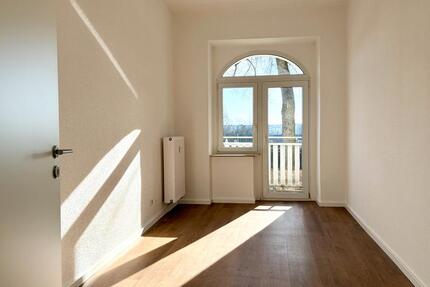 2-Zimmerwohnung in ruhiger Seitenstraße * KOMPLETT NEU renoviert * Balkon * Bad mit Fenster - Chemnitz Hilbersdorf