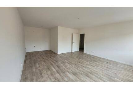 Schlosschemnitz * NEUE 2 Zimmer * Abstellraum * Frei